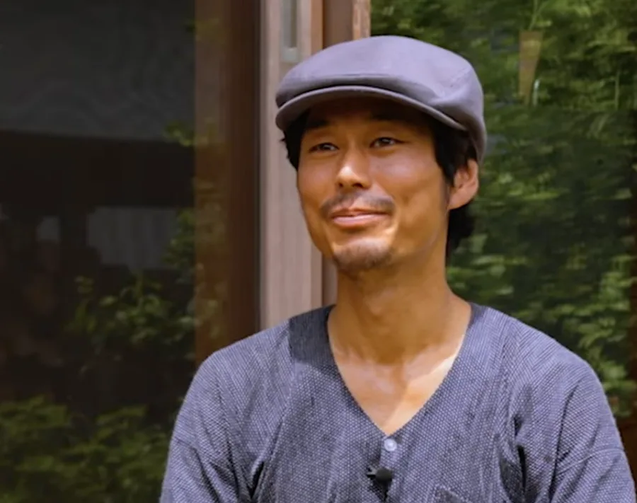 帽子をかぶった40代の庭師